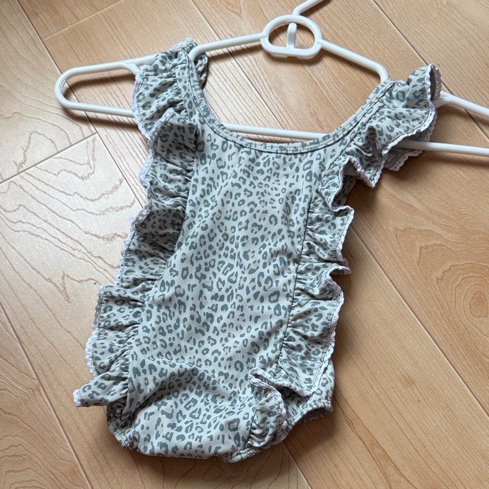 Miniclasix Baby Girl's Gray Leopard Print Ruffle Swimsuit 24 Months